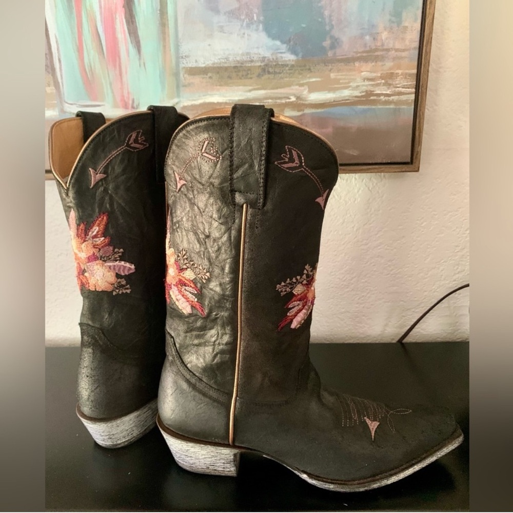 Shyanne Black Heeled Boots with Floral Embroidery - Picture 11 of 11